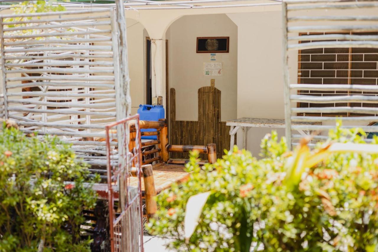 Puerto Galera Hostel Εξωτερικό φωτογραφία